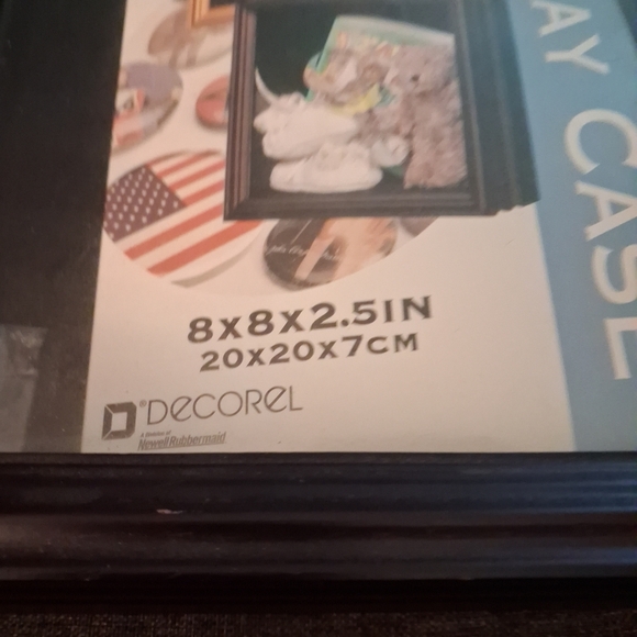 Display Case - Picture 2 of 4